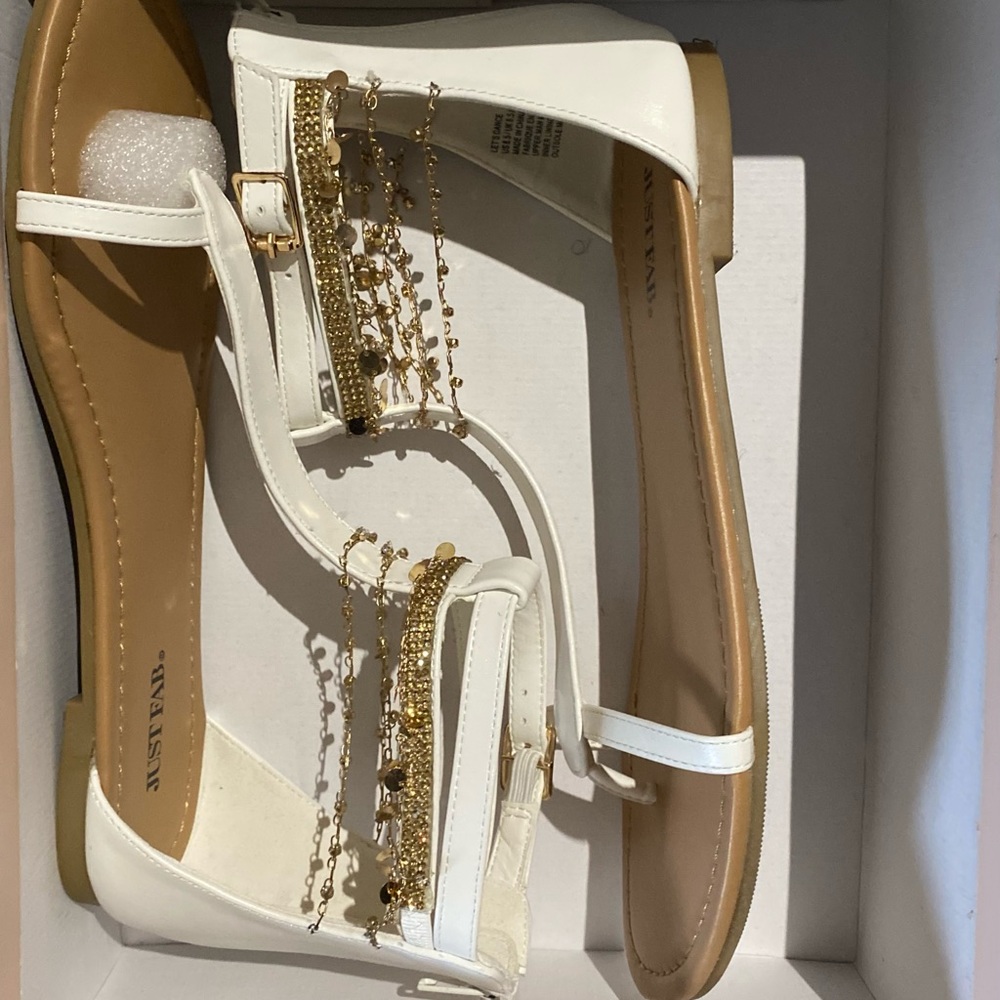Flat Sandals (White) size 8.5 ✨